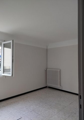 Appartement avec balcon et cave à louer à l'année sur Amélie les Bains