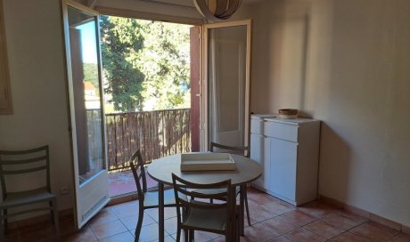 Location longue durée d'un studio meublé avec balcon à Amélie-les-Bains-Palalda 